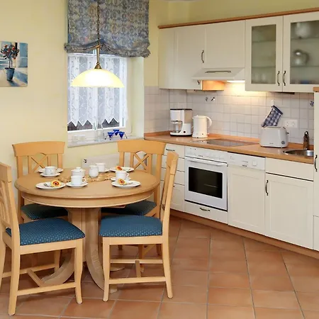 Alexandra - 13-02 Apartment Kuehlungsborn